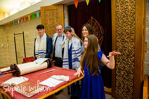 084